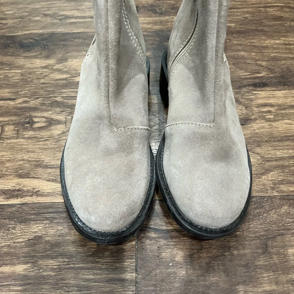 Clark’s‎ Tan Suede May Booties Sz. 6
